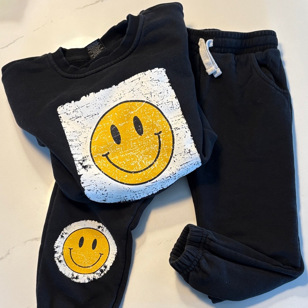 Little Bipsy Smiley Elevated Crewneck & Sweatpants, 5-6T *Like new*
